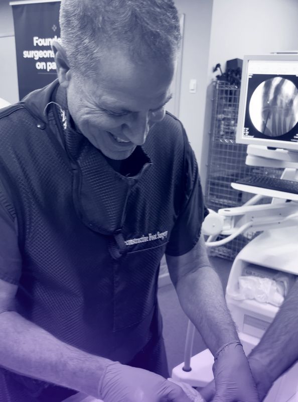 Dr. Larry DiDomenico leads a training session for the Bunionplasty® procedure.